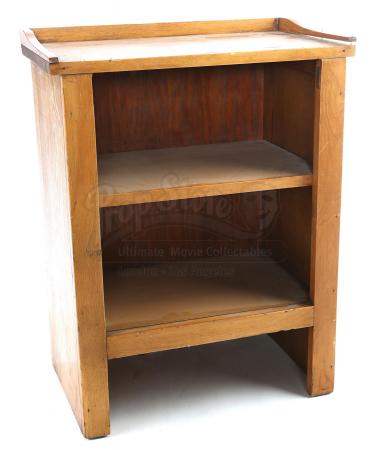 TWILIGHT (2008) - Bella Swan's Nightstand