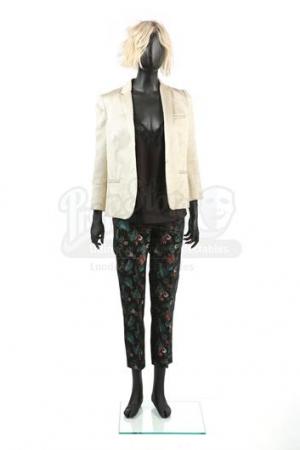 S2E12 - Amor Vincit Omnia: Riley Blue's Wedding Suit