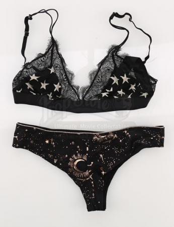 S2E12 - Amor Vincit Omnia: Riley Blue's Honeymoon Suite Costume