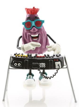 CALIFORNIA RAISINS (BASED ON COMMERCIALS) - Red's California Raisin Puppet and Keyboard Replica Signed By Will Vinton